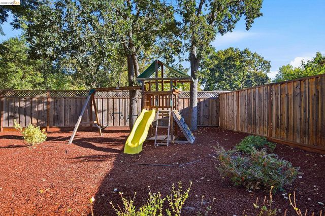925 Juanita Dr, Lafayette, CA 94595