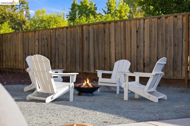 925 Juanita Dr, Lafayette, CA 94595