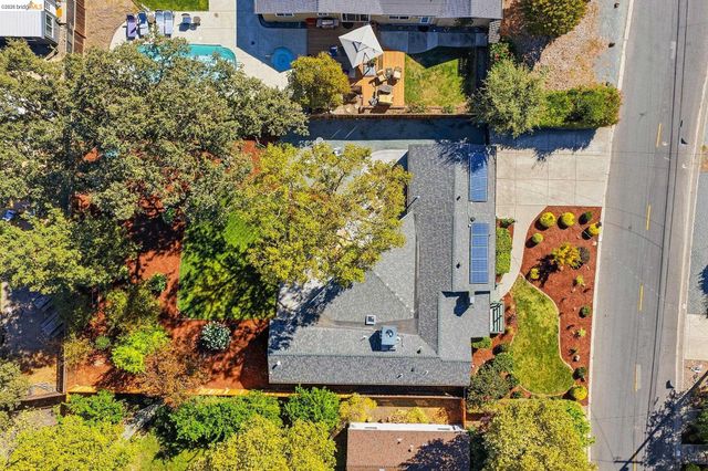 925 Juanita Dr, Lafayette, CA 94595