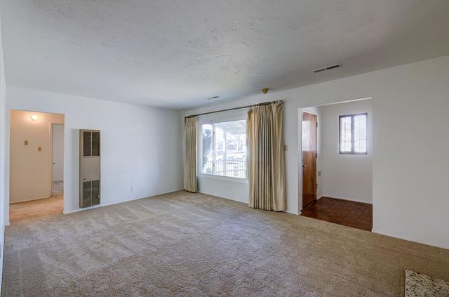 433 W Robinson Avenue, Fresno, CA 93705