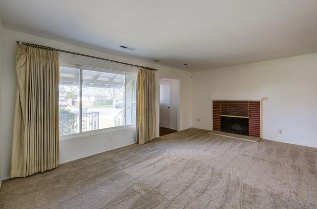 433 W Robinson Avenue, Fresno, CA 93705