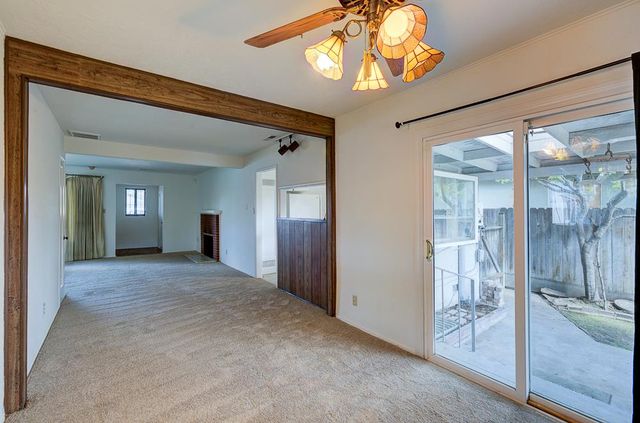 433 W Robinson Avenue, Fresno, CA 93705