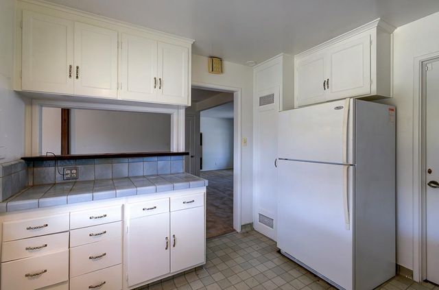 433 W Robinson Avenue, Fresno, CA 93705