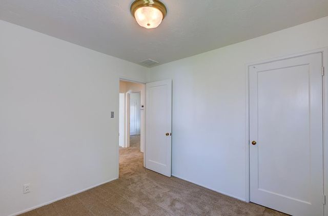 433 W Robinson Avenue, Fresno, CA 93705