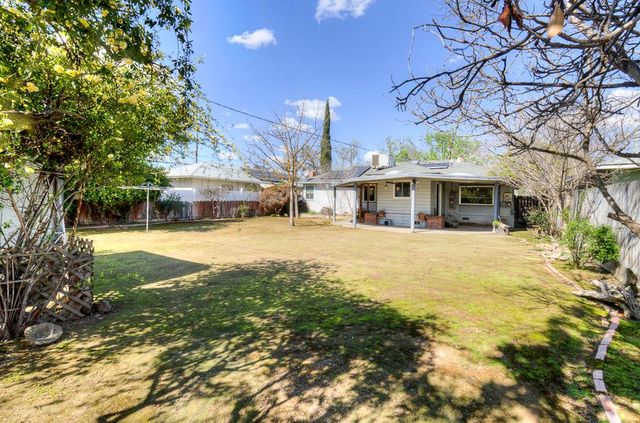 433 W Robinson Avenue, Fresno, CA 93705