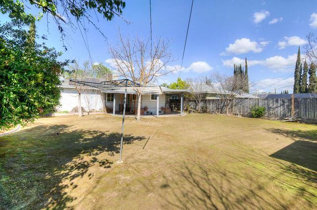 433 W Robinson Avenue, Fresno, CA 93705