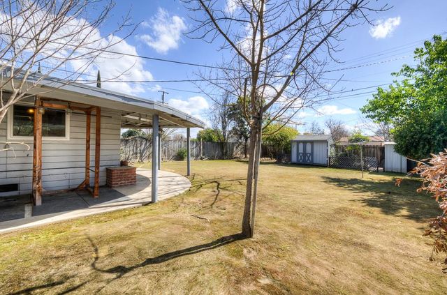 433 W Robinson Avenue, Fresno, CA 93705