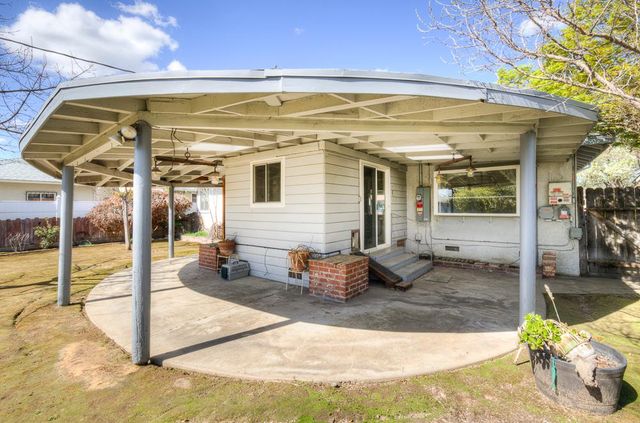433 W Robinson Avenue, Fresno, CA 93705