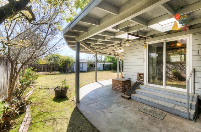 433 W Robinson Avenue, Fresno, CA 93705