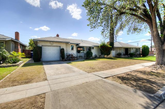 433 W Robinson Avenue, Fresno, CA 93705
