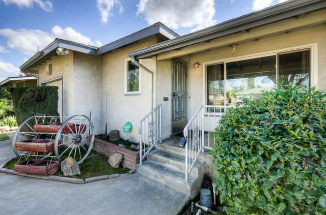 433 W Robinson Avenue, Fresno, CA 93705