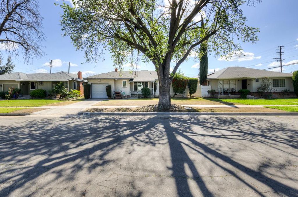 433 W Robinson Avenue, Fresno, CA 93705