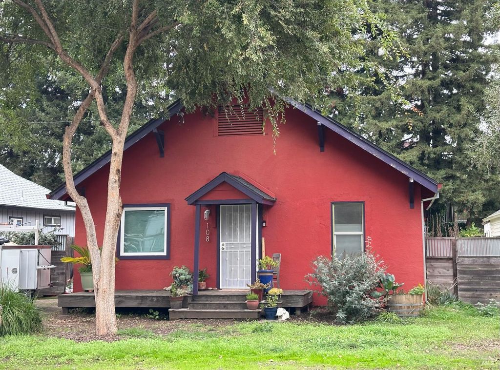 108 Pierson St, Santa Rosa, CA 95401