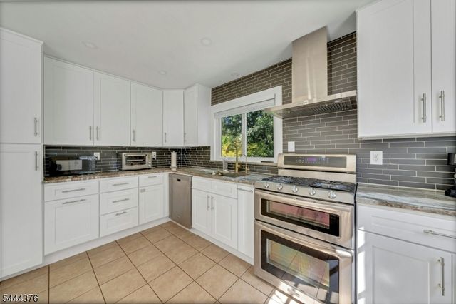 812 Sterling St, Plainfield City, NJ 07062
