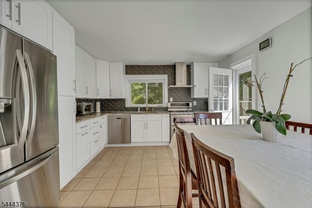812 Sterling St, Plainfield City, NJ 07062