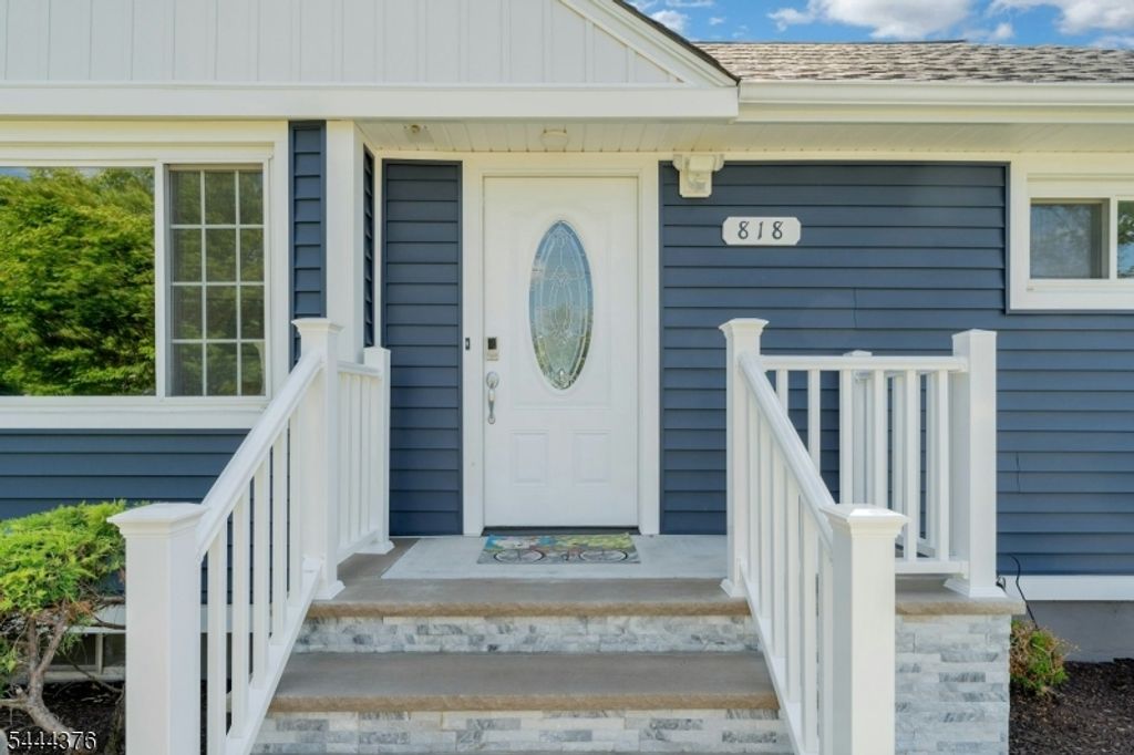812 Sterling St, Plainfield City, NJ 07062 — photo 2