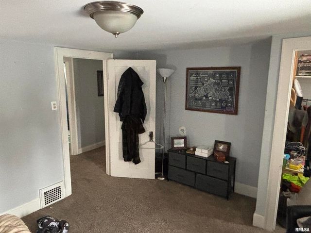 2225 PERSHING Boulevard, Clinton, IA 52732