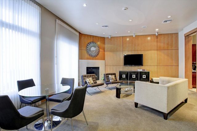 3388 Sage Road 101, Houston, TX 77056