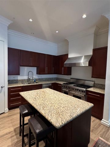 3388 Sage Road 101, Houston, TX 77056