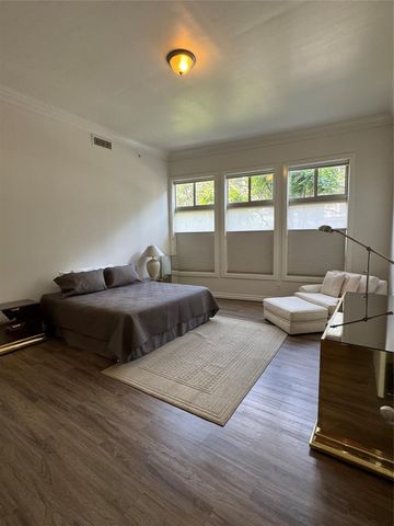 3388 Sage Road 101, Houston, TX 77056