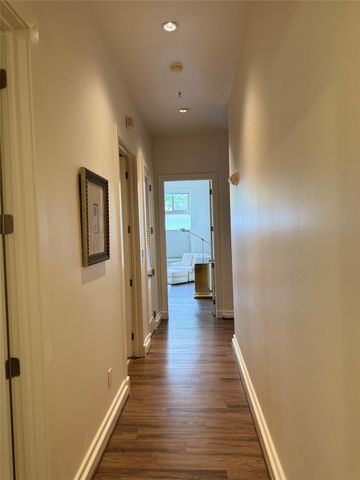 3388 Sage Road 101, Houston, TX 77056