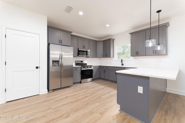 2410 DAISY Street, Middleburg, FL 32068