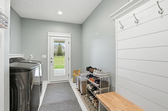 8605 Manor House Drive, St. John, IN 46373