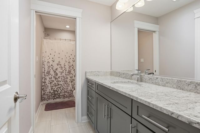8605 Manor House Drive, St. John, IN 46373