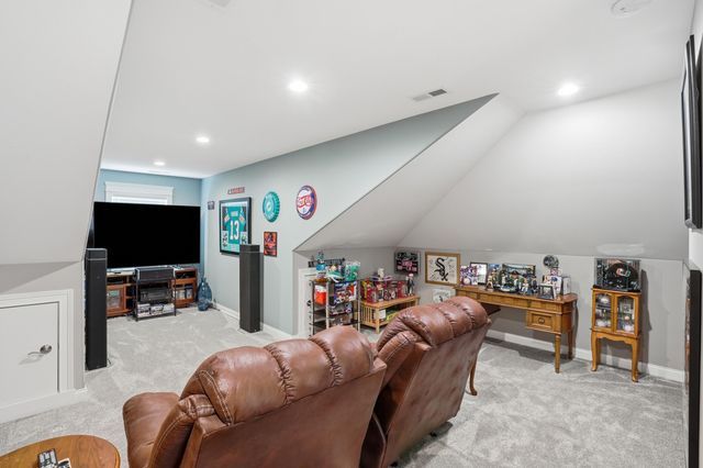 8605 Manor House Drive, St. John, IN 46373