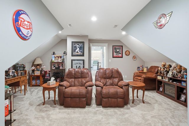 8605 Manor House Drive, St. John, IN 46373