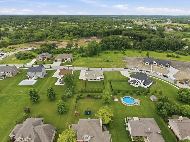8605 Manor House Drive, St. John, IN 46373