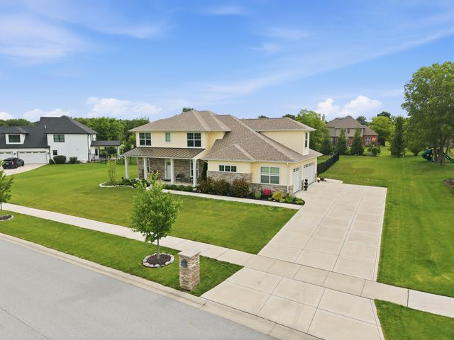 8605 Manor House Drive, St. John, IN 46373