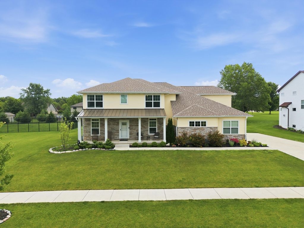 8605 Manor House Drive, St. John, IN 46373