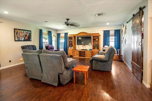 604 W 15th Street, Brady, TX 76825