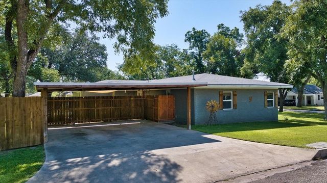 604 W 15th Street, Brady, TX 76825