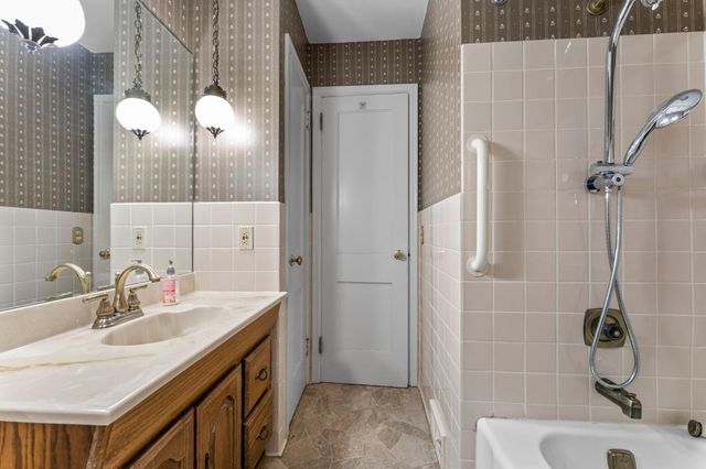 4033 Wooddale Avenue S, Saint Louis Park, MN 55416