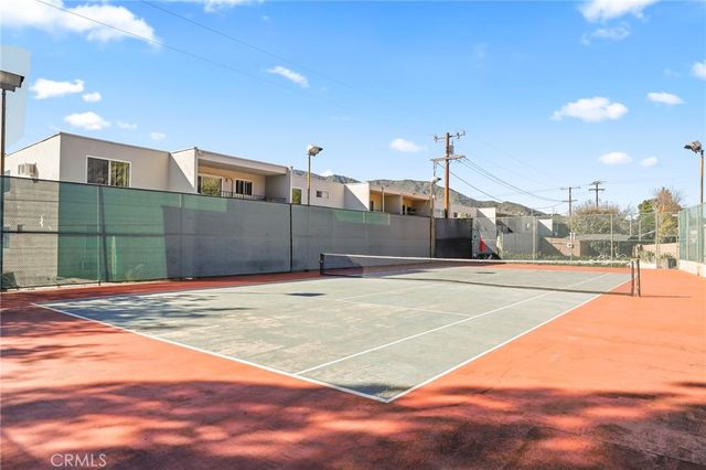 33 Northwoods Lane, La Crescenta, CA 91214