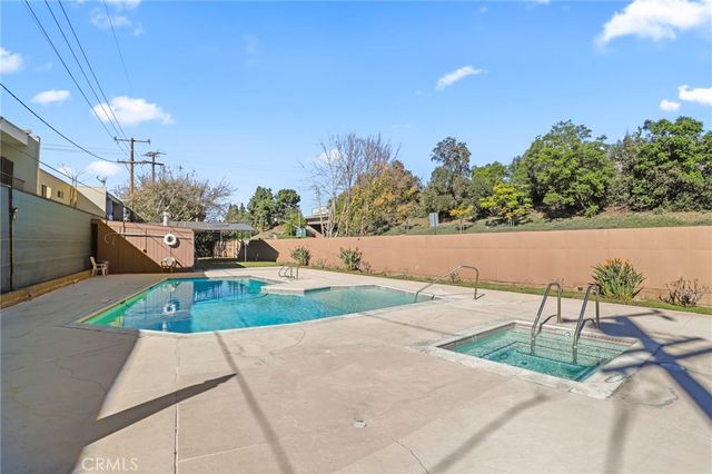 33 Northwoods Lane, La Crescenta, CA 91214