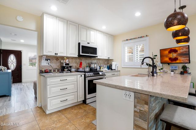 38841 Foxholm Drive, Palmdale, CA 93551