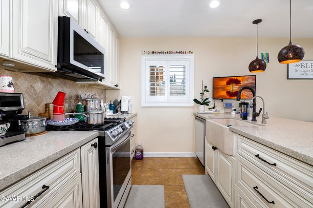 38841 Foxholm Drive, Palmdale, CA 93551