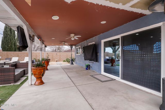 38841 Foxholm Drive, Palmdale, CA 93551