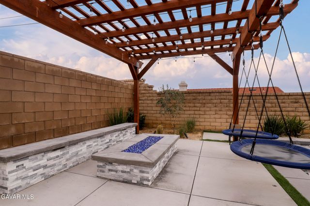 38841 Foxholm Drive, Palmdale, CA 93551