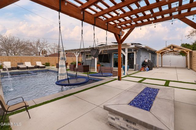 38841 Foxholm Drive, Palmdale, CA 93551