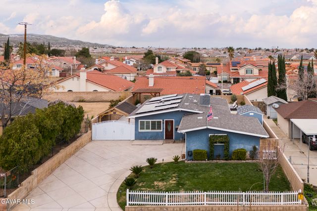 38841 Foxholm Drive, Palmdale, CA 93551