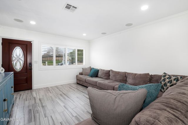 38841 Foxholm Drive, Palmdale, CA 93551