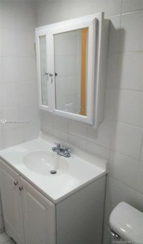 1325 W 68th St 221, Hialeah, FL 33014