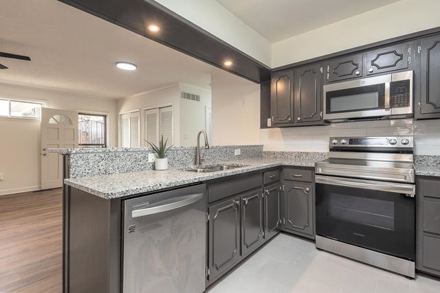 3754 N MONTCLAIR DR, Memphis, TN 38111