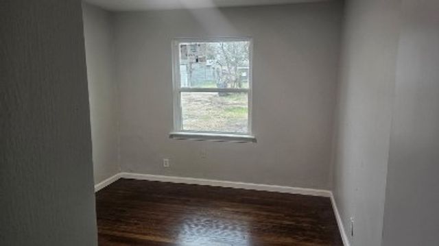 1426 N Jim Miller Road, Dallas, TX 75217