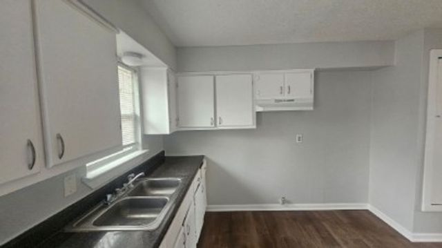 1426 N Jim Miller Road, Dallas, TX 75217