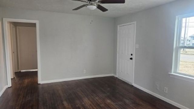 1426 N Jim Miller Road, Dallas, TX 75217